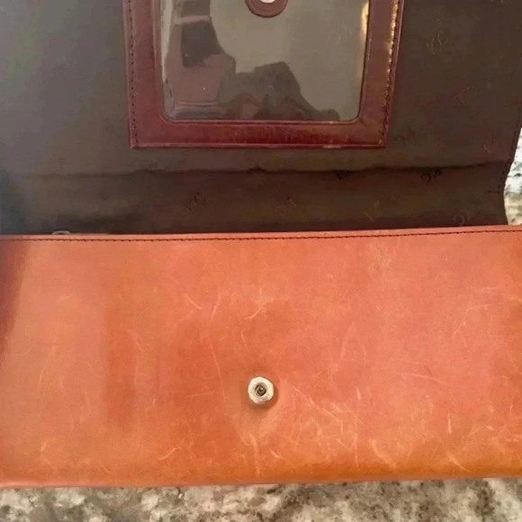 Kenneth Cole Womens Small Leather Wristlet - Picture 2 of 6